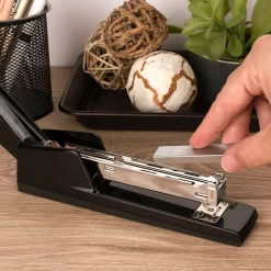 Swingline 747 Desktop Stapler, 20-Sheet Capacity, Black (74701)
